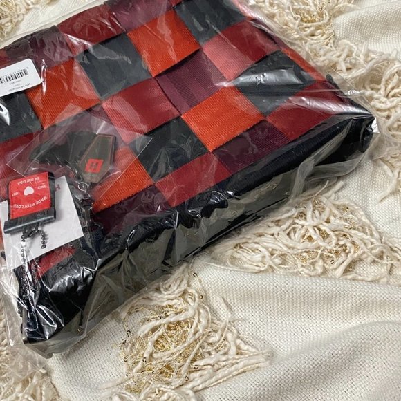 HARVEYS Seatbelt Vamp Mini Messenger Crossbody Bag - Picture 9 of 11